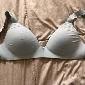 Victoria’s Secret t-shirt lightly lined wireless bra blue